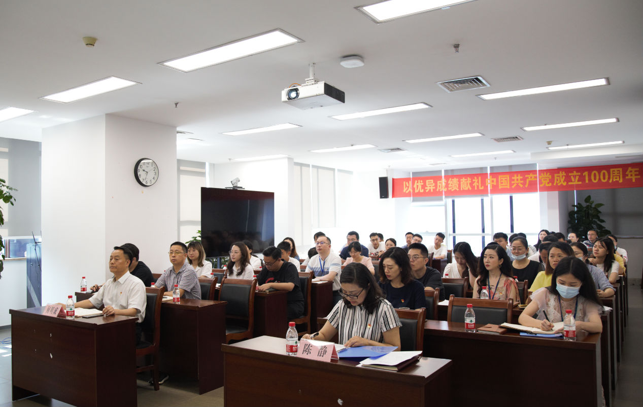 劳模进市铁路集团,讲述 “匠心梦”.png