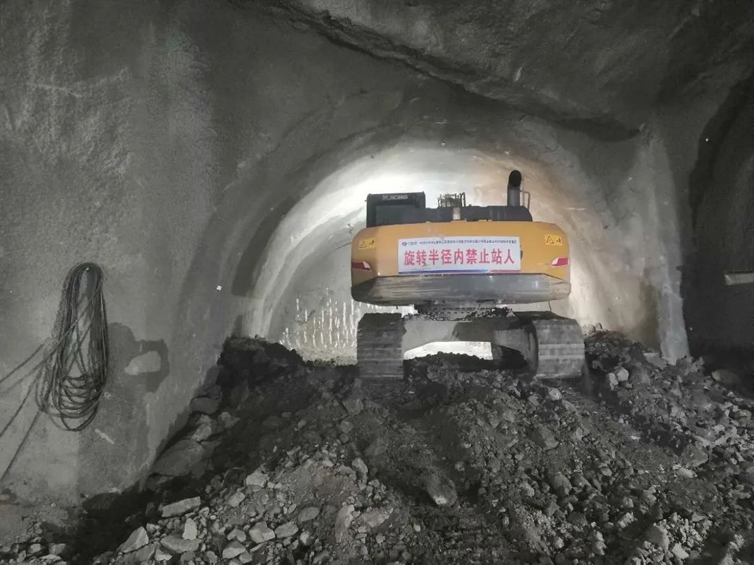 城轨快线27号线缙云山隧道施工迎来新进展.jpg
